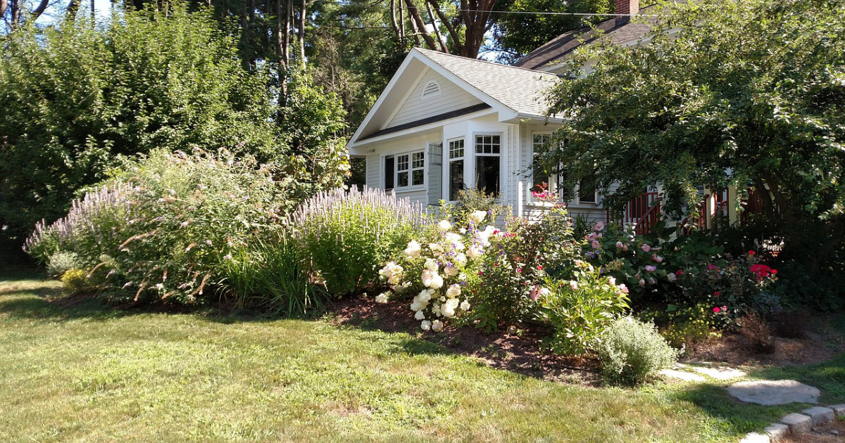 Vorgarten gestalten: So heißt du Gäste mit Stil willkommen – Tipps und Ideen für einen einladenden Eingangsbereich